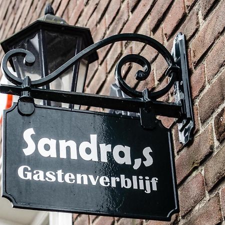Sandra'S Gastenverblijf โอสท์วอร์เนอ ภายนอก รูปภาพ
